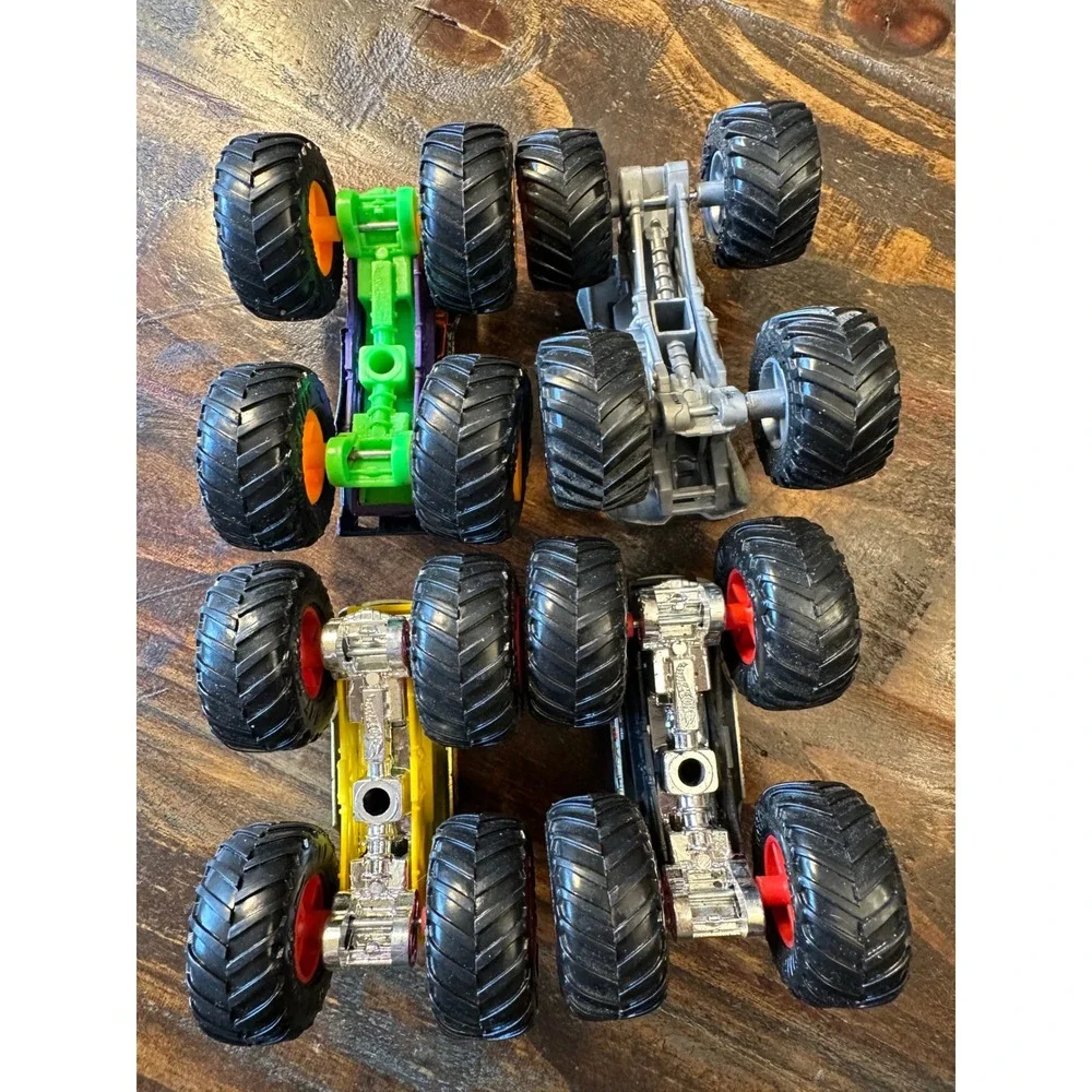 Monster Jam Trucks Lot of 4 Max-D‎ Psycho Delic Potty Central 4-Wheel Hive